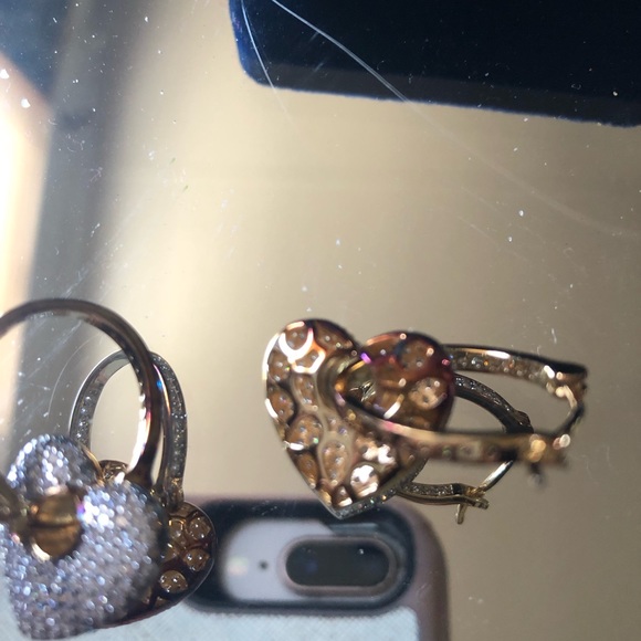 Earrings, new in box - Picture 3 of 5